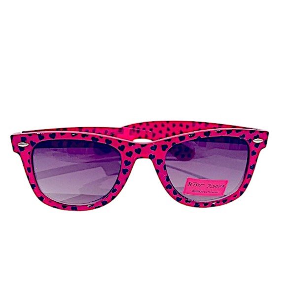 Betsey Johnson Heart Print Sunglasses NWT - Picture 1 of 4